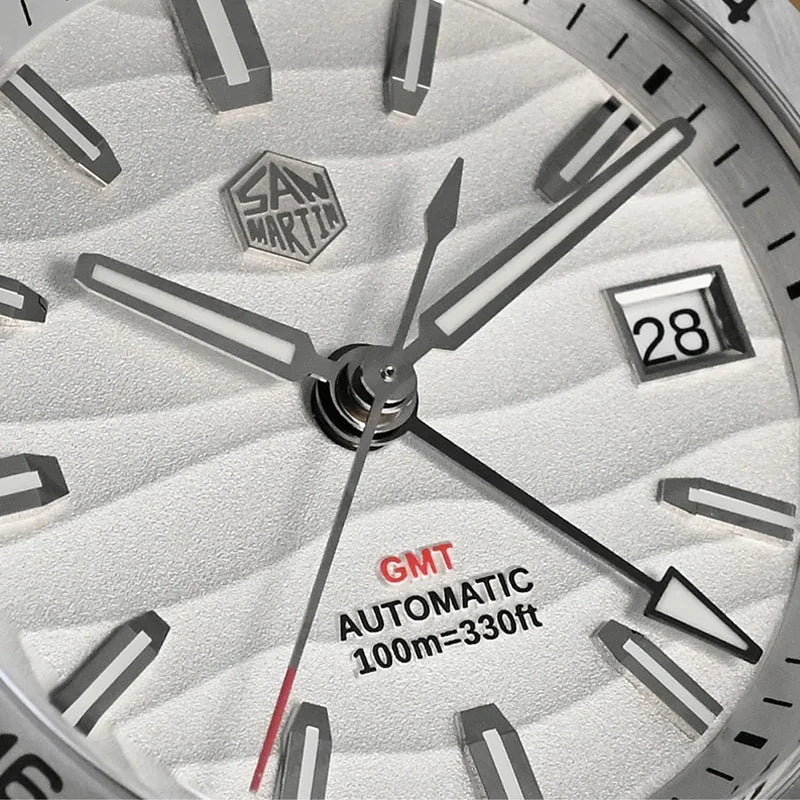 San Martin SN0129-G GMT — Reloj con esfera textura desierto y NH34 (39 mm)