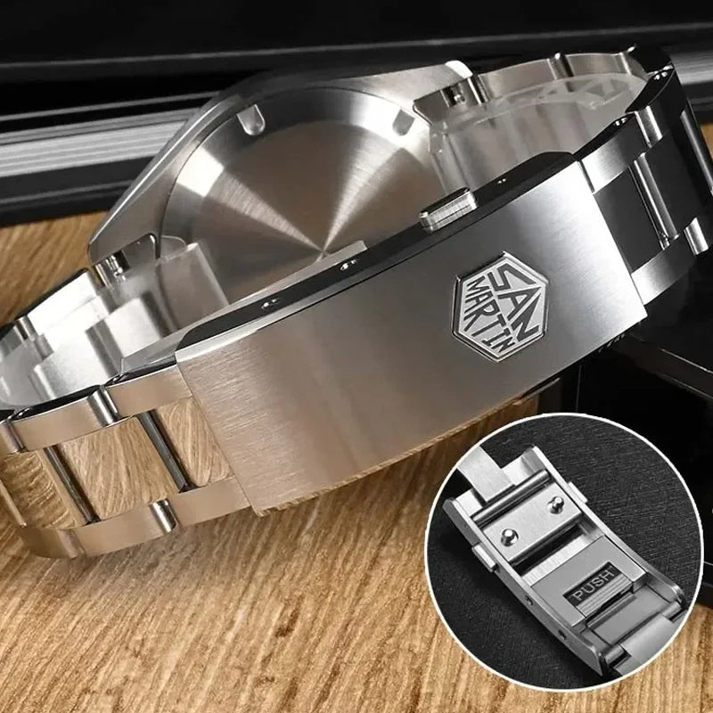 San Martin SN0129-G GMT — Reloj con esfera textura desierto y NH34 (39 mm)