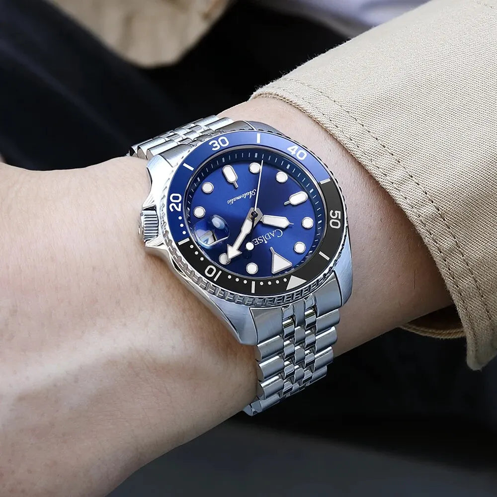 Cadisen GMT — Reloj automático con bisel cerámico y zafiro