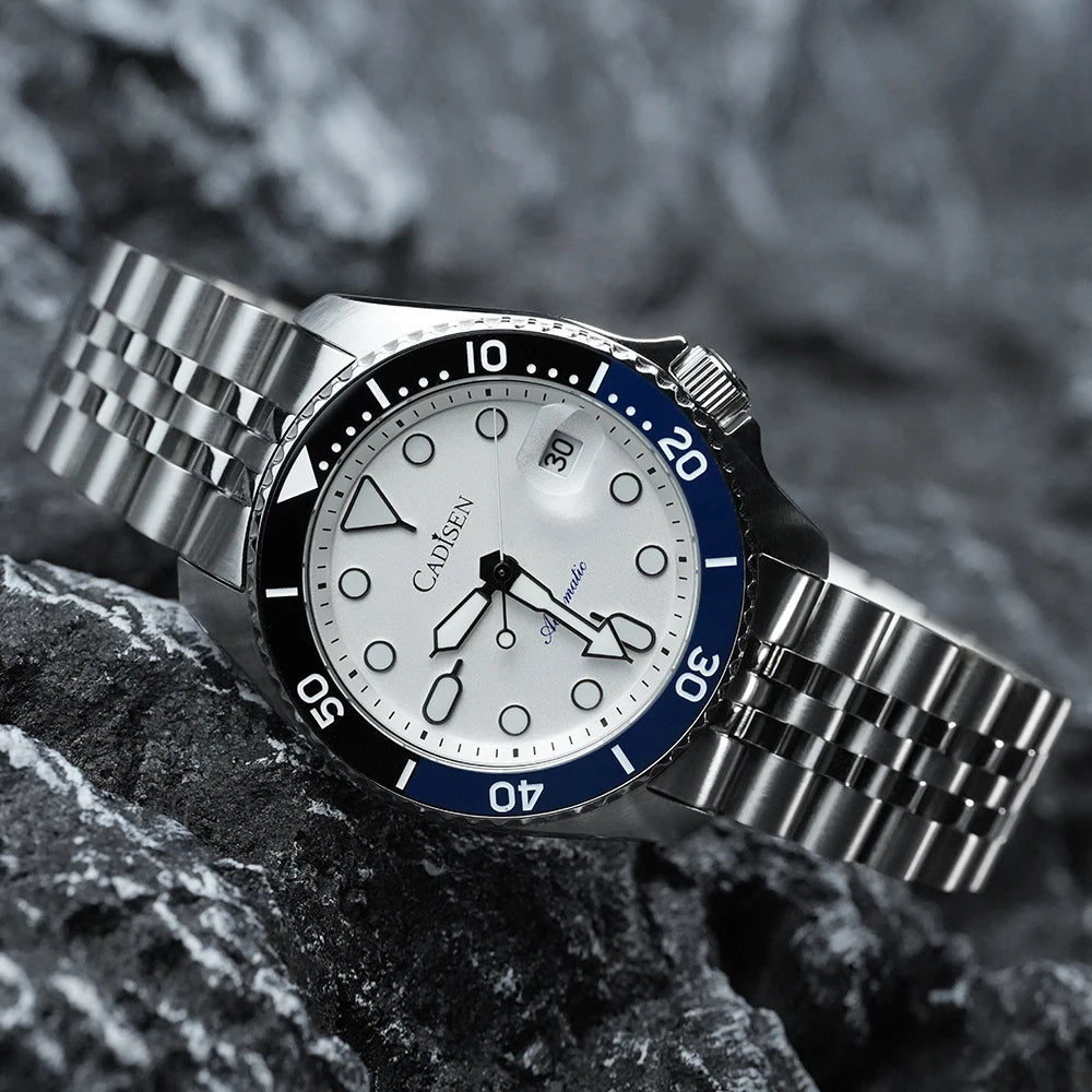 Cadisen GMT — Reloj automático con bisel cerámico y zafiro